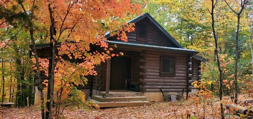 Spectacular Fall Foliage! Cozy Cabin on 11 acres w/ Lake & Mtn Views. - Image 1