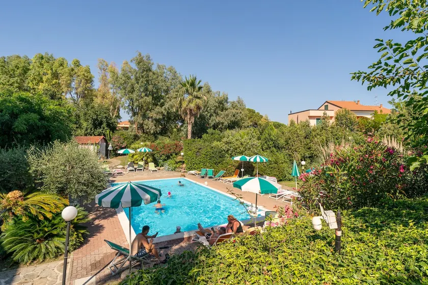 Pool & Garden Accommodation – Loano - Image 1