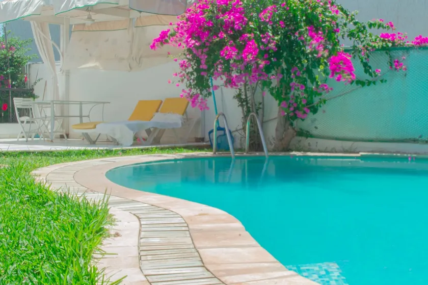 Private pool, beach 10 minutes away - Image 1