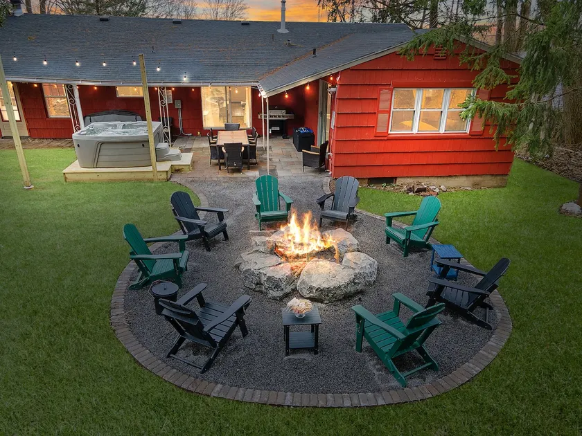 Hot Tub, Game room, Young fam haven Slps 10 - Image 1