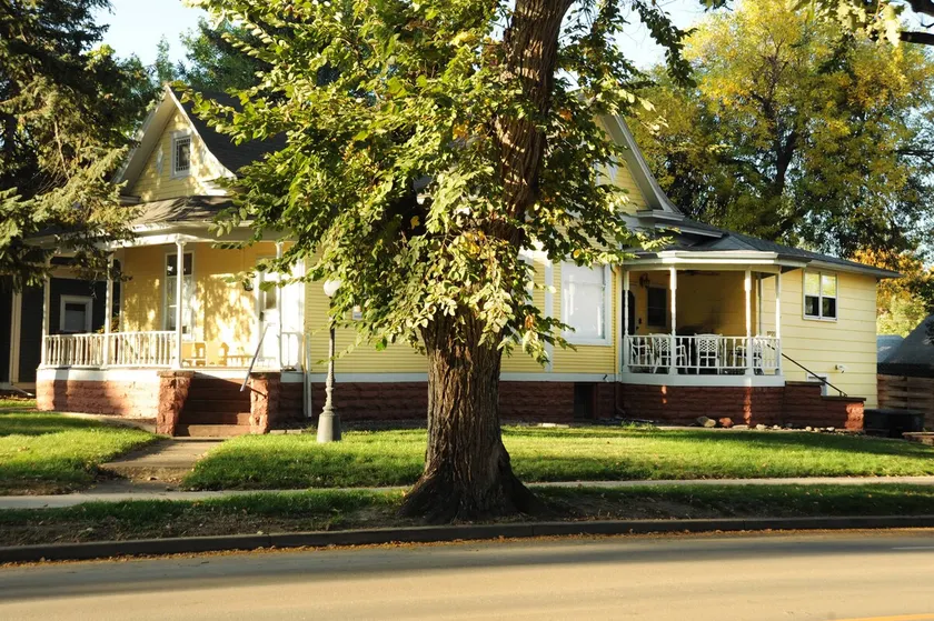 Renovated 1901 Art filled home in old town - Image 1