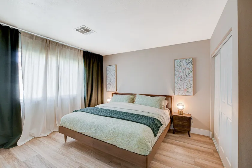 King Bed Suite with Patio Near Strip - Image 1