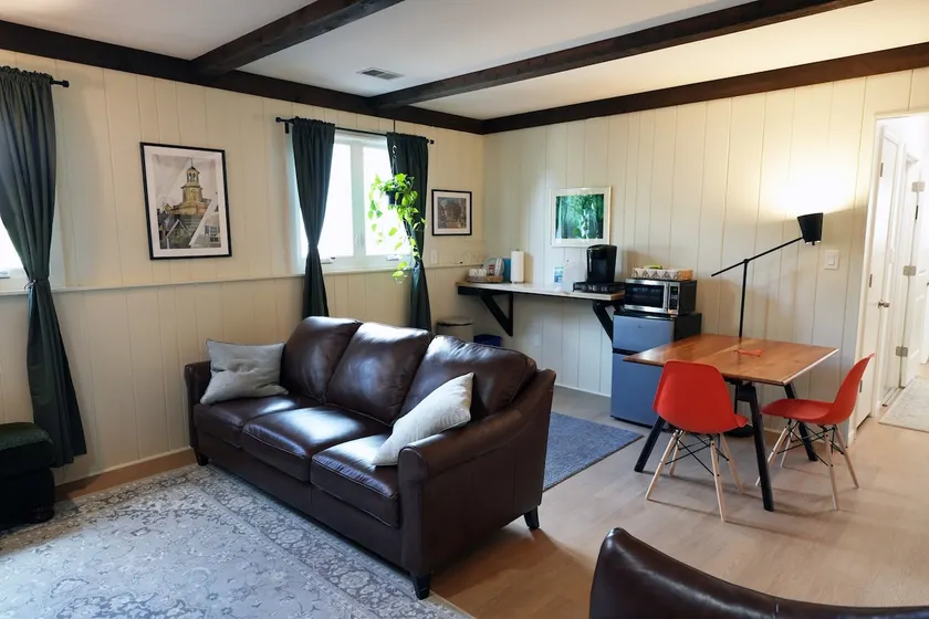 2 bedroom apartment - Image 1