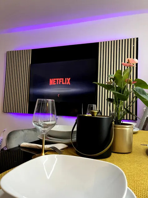 Penthouse | Sun balcony | Netflix - Image 1