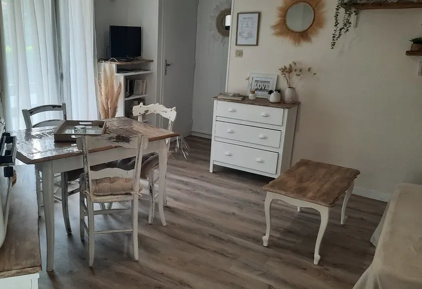 Cocoon: Charming quiet 2-bedroom maisonette - Image 1