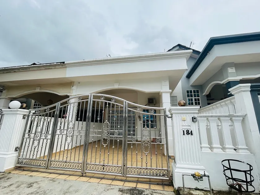 Kulai 11pax 3R SingleStoreyHouse Near SenaiAirport - Image 1