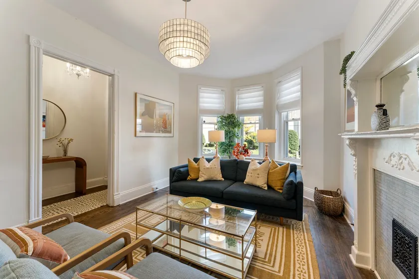 Beautiful Townhome in Shaw/Bloomingdale - Image 1