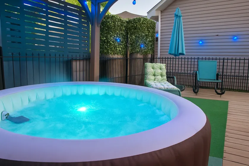 Hot Tub Glow Hill Home Near Horse Park and Ark - Image 1