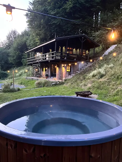 The Woods + Hottub & Airco - Image 1