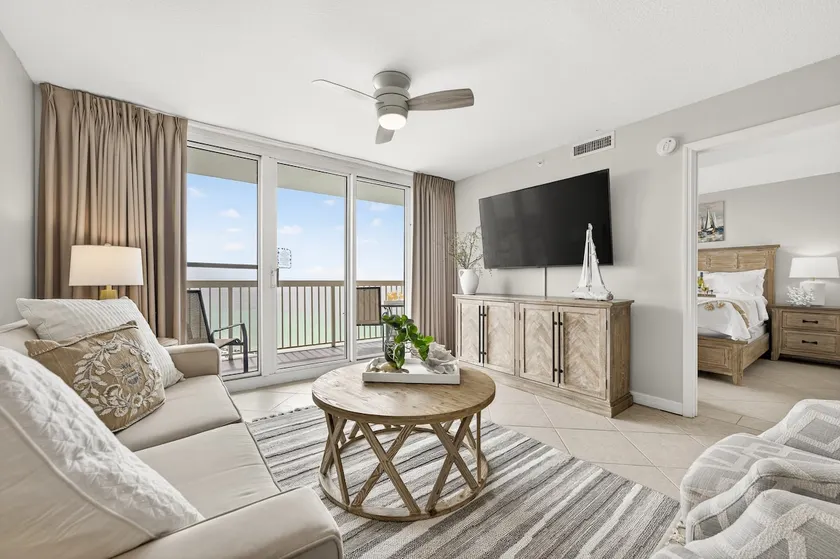 Updated penthouse - beach front! - Image 1