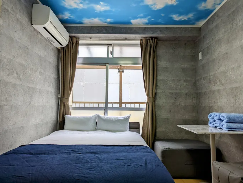 2-minute walk from the station/comfortable stay in a convenient area right in front of the station - Image 1