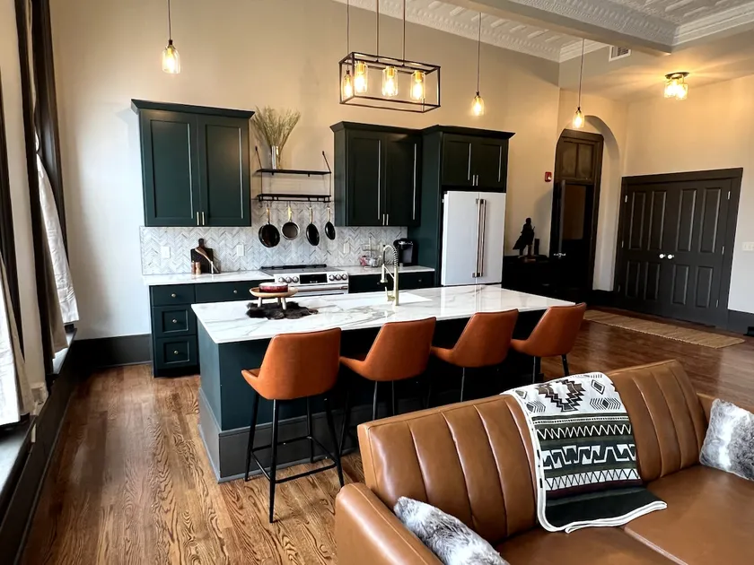 1884 Drama With Downtown Views | 2 Bedroom Suite - Image 1