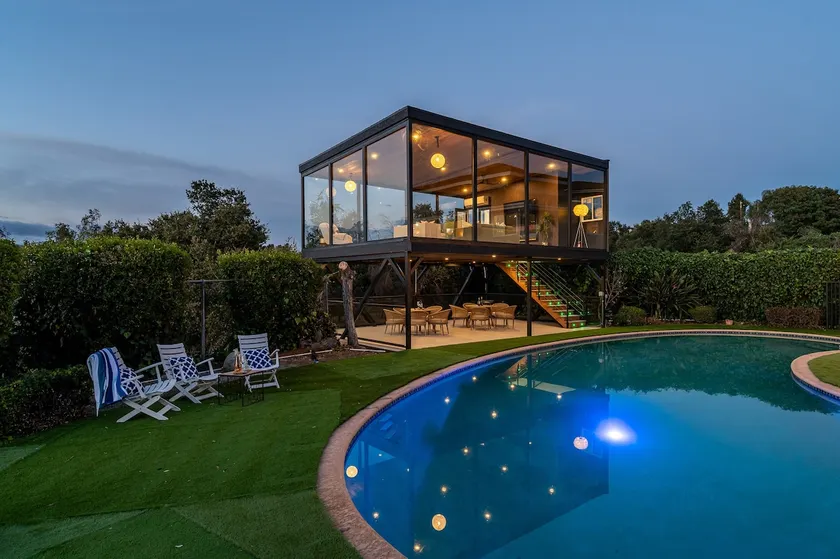 Spectacular mansion with amazing views - Image 1