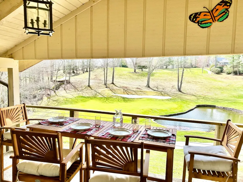 NEW Papa's Place on 1st hole Linville Land Harbor - Image 1