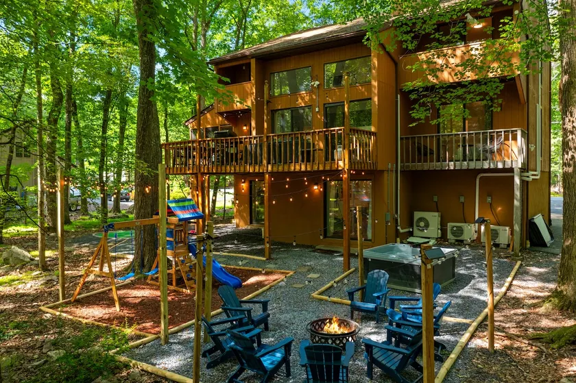 4BR Game Cabin! Mini Golf, Hot Tub, Fire Pit - Image 1