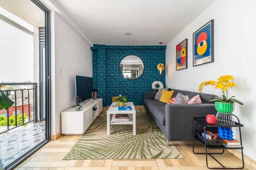 NEW! Modern City Haven: 8km Airport+Free Parking - Image 1