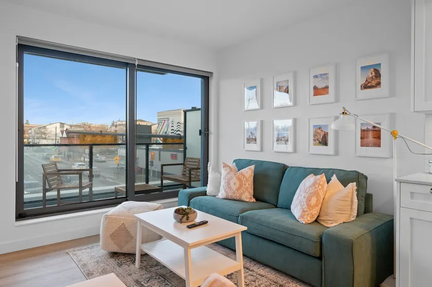 ”Baja Blast” 2BR |Mins to Stampede | Rooftop Patio - Image 1