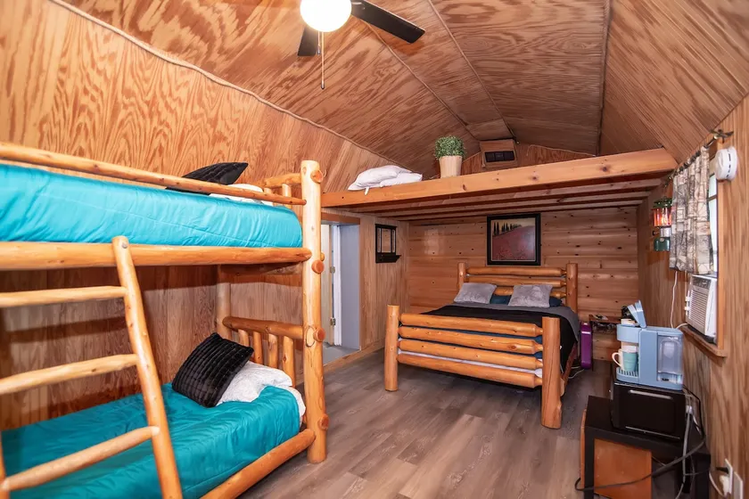 Diamond Glamping - Montana Cabin - Image 1
