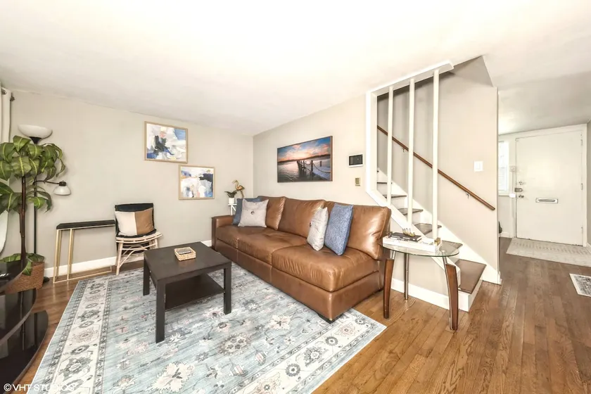 Bronzeville 10minDowntown WasherDryer Townhome - Image 1