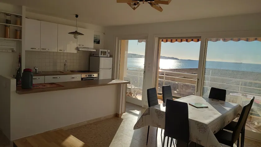 80 m2 sea view apartment - Image 1