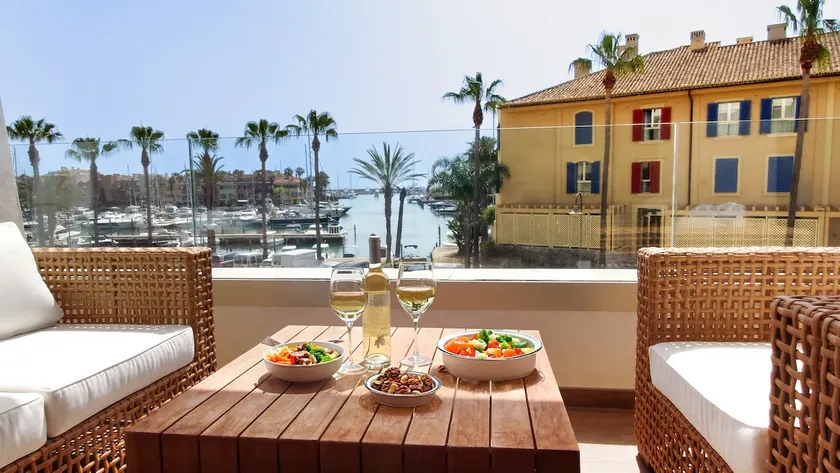 Charming apartment / Precioso apartamento en la Marina del Puerto de Sotogrande. - Image 1