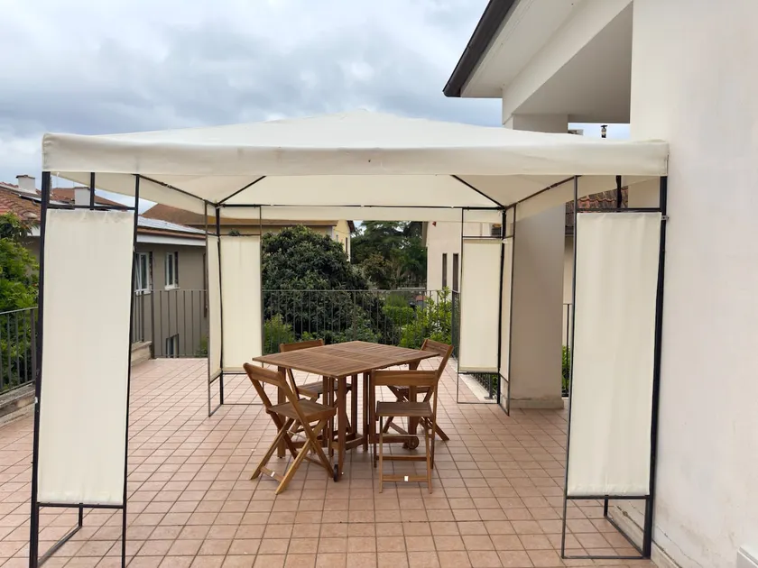 Central location - Image 1