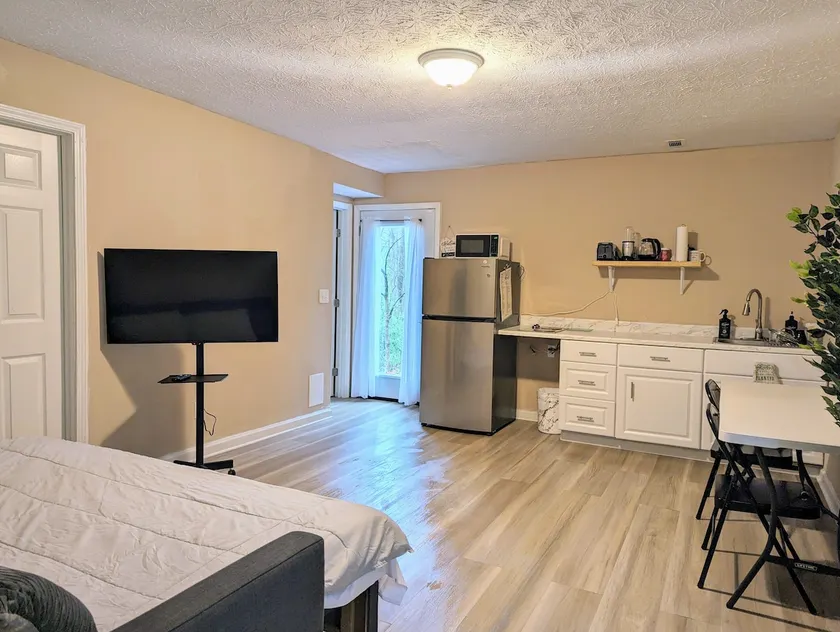 FRESH KING Sized Guestsuite, Wooded Acre! - Image 1