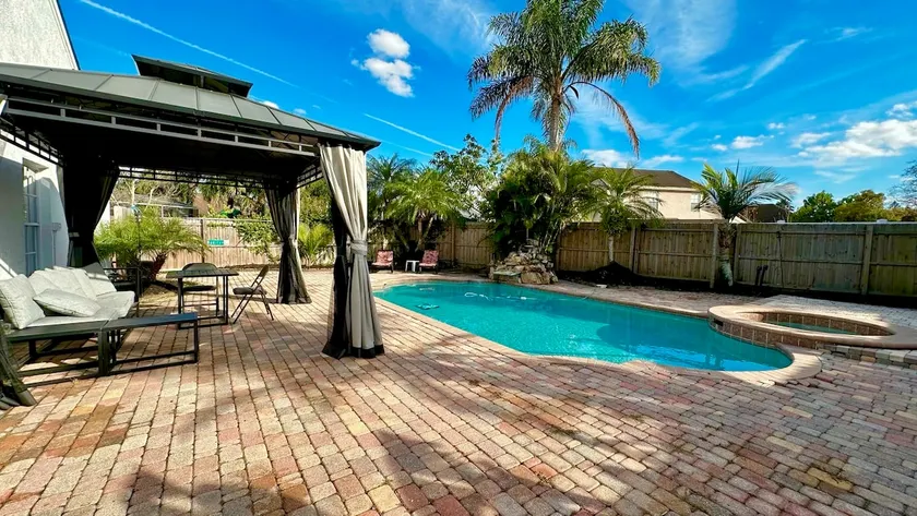 Private Pool Oasis Guest Suite - Image 1