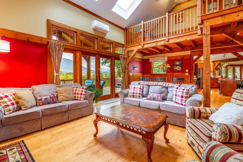 Sleeps 14,Manchester,ski, hot tub,BIG views - Image 1