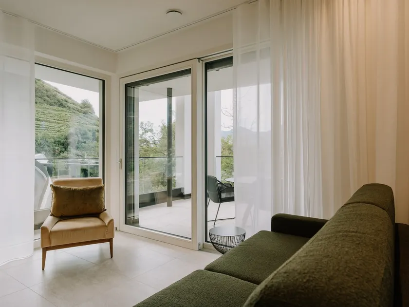 Bright Apartment with View and Garage - Image 1