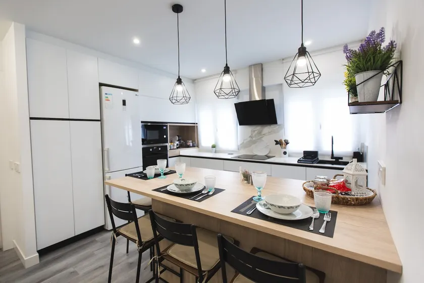 Your Refuge: Refurbished Apartment, Modern with A/C and Wi-Fi - Image 1