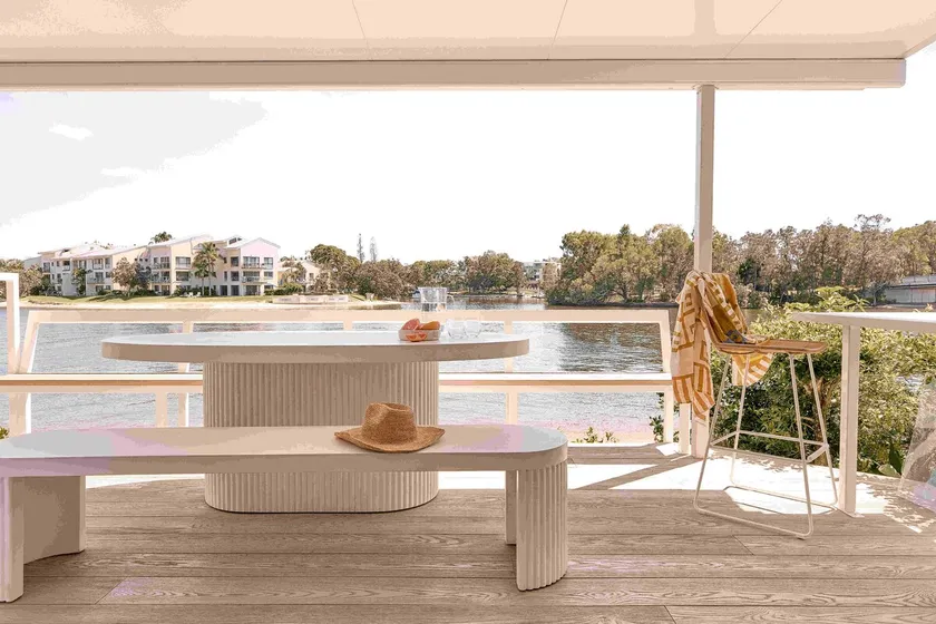 Luxury Waterfront Noosa - Walk to Hastings - Image 1