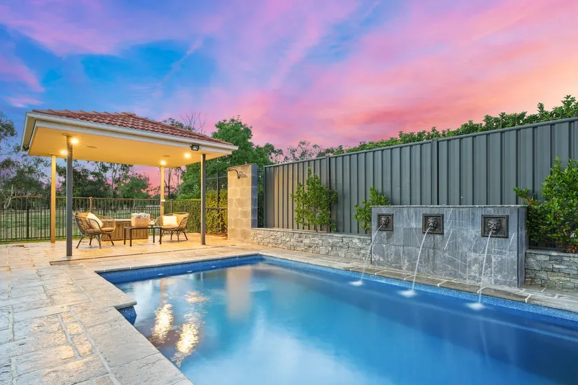 Mediterranean Retreat – PizzaOven, Pool & Near Zoo - Image 1