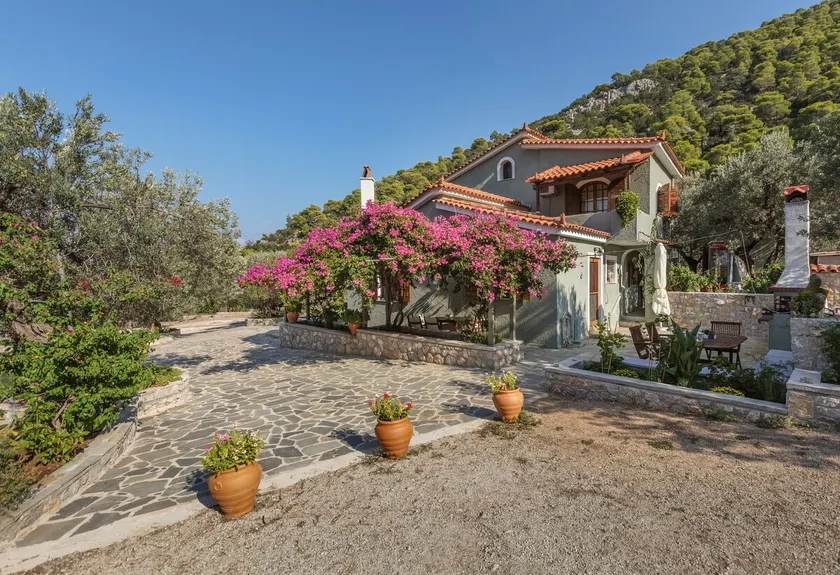 Elegance Villa: Classy Paradise w/ a private beach - Image 1