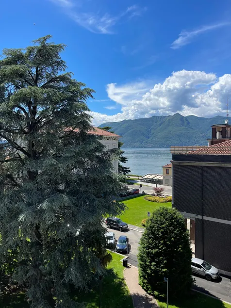 Honey House - Lake and mountain View in center - Image 1