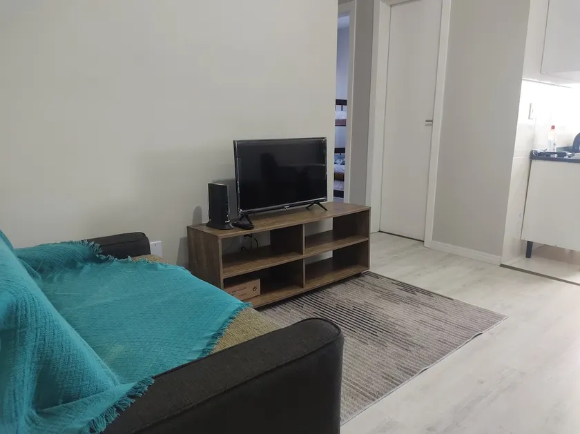 2 Bedrooms. Air Conditioning, Garage and Internet - Image 1