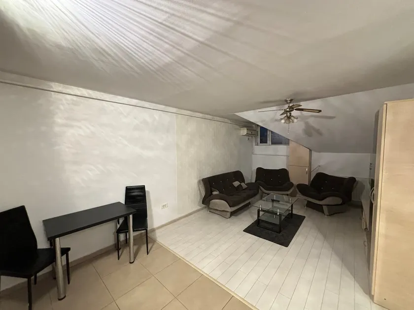 Modern 2-room apartment with parking - Image 1