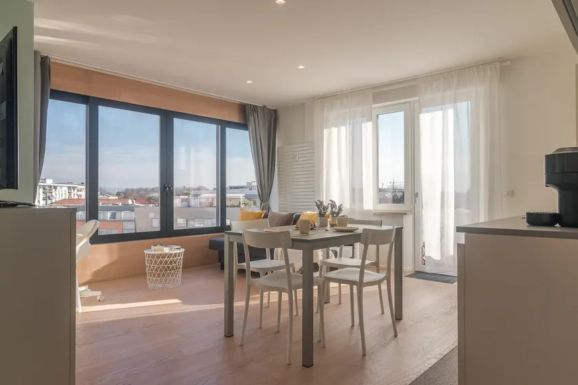 Panoramic Windows – In the Heart of the City - Image 1