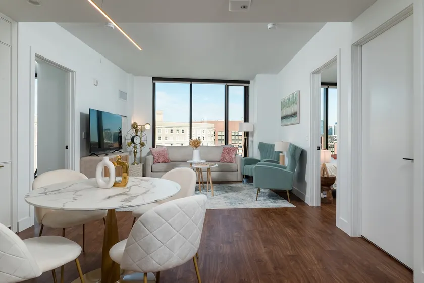 Back-Bay 2BR Condo Boston Common Down-Town Parking - Image 1