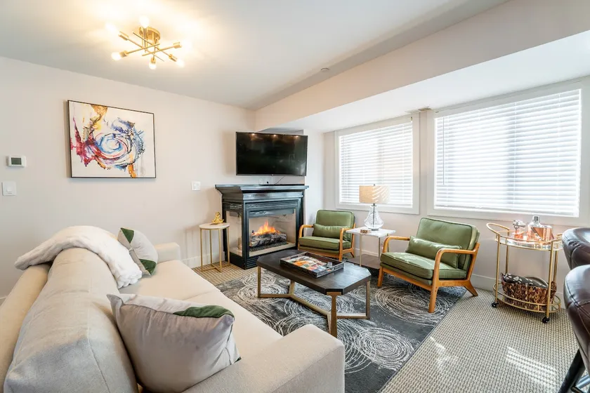 Northern Lights 2 Bed 2 Bath With Pool - Image 1