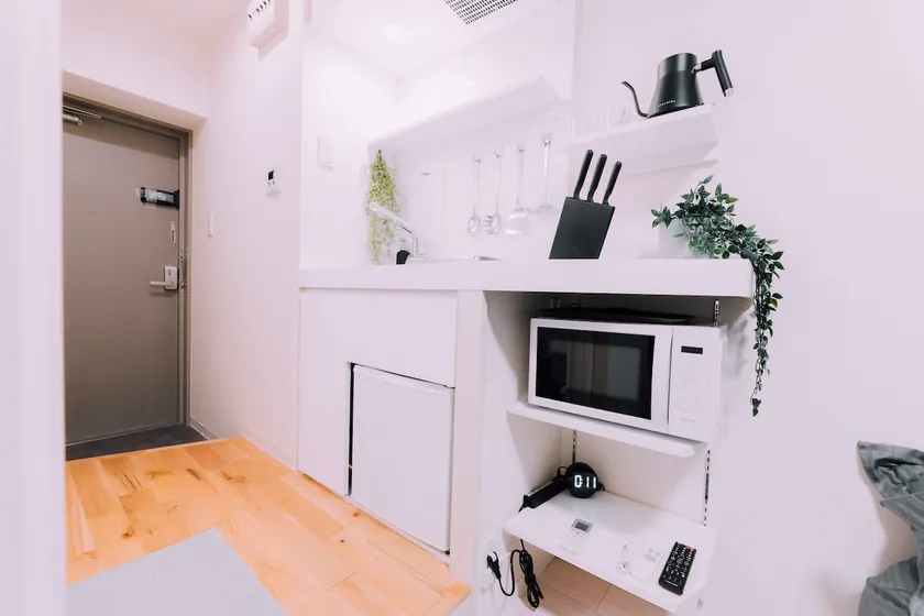 Minimalist Loft 3: Namba Compact Studio & 24/7 Gym - Image 1