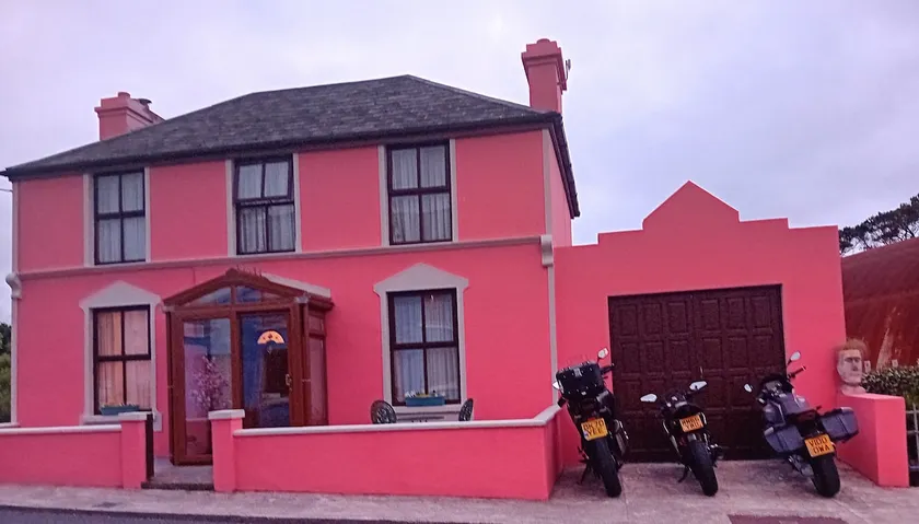 Colm's Riverside cosy villa - Image 1