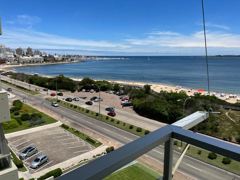 Oceanfront apartment - Image 1