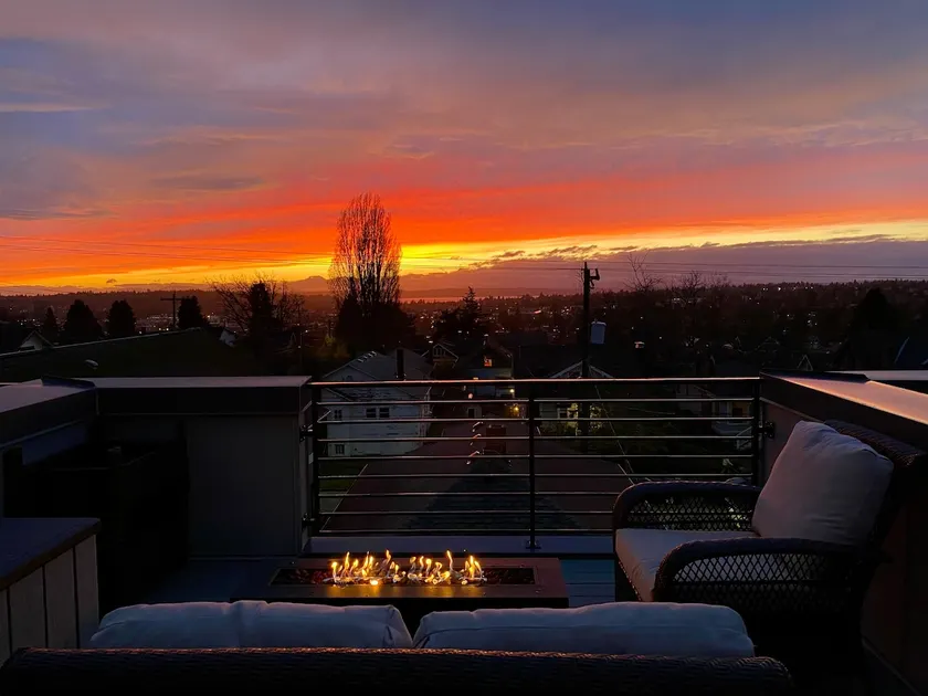 Modern Rooftop Retreat Perched on Phinney Ridge. - Image 1