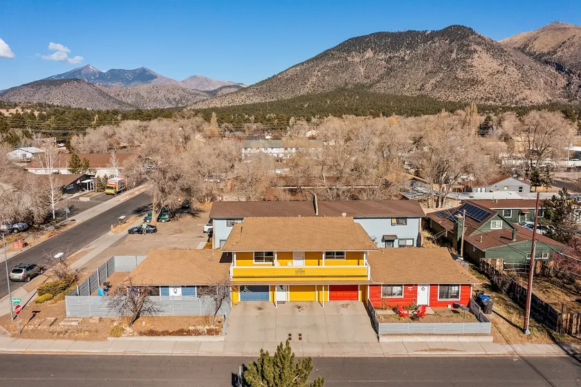 Flagstaff Getaway Trio 6BR/6BA w/3 Garages & Yards - Image 1
