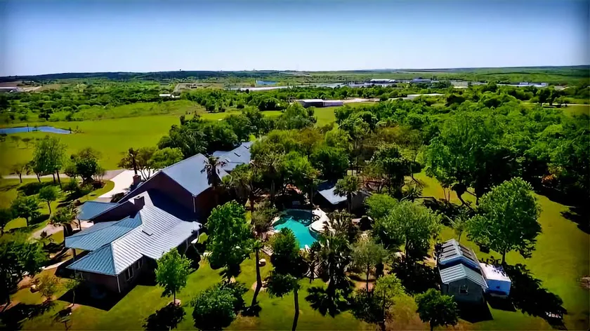 •The BIG HAUS• Texas Oasis - Image 1