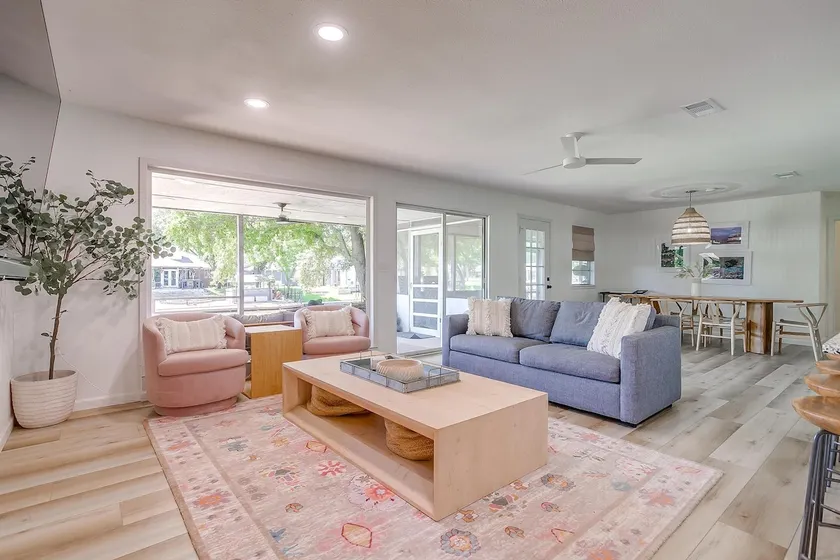 Lakeside Serenity in Granbury - sleeps 12 - Image 1
