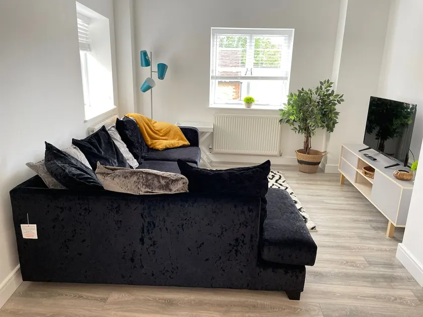 Spacious 2 Bedroom Flat in Bicester - Image 1