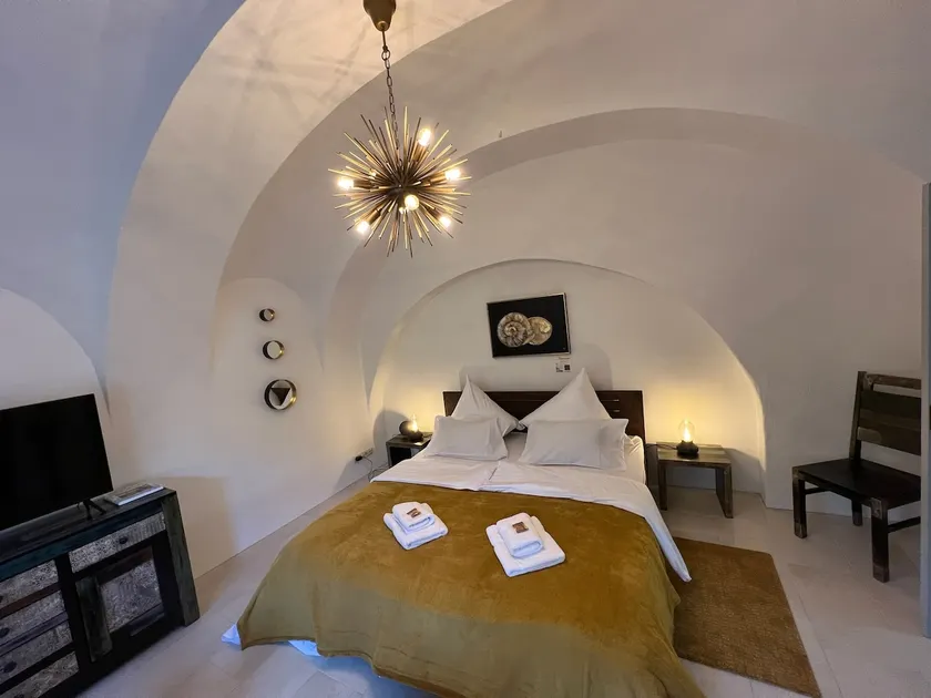 Vaulted room in the manor house - Image 1