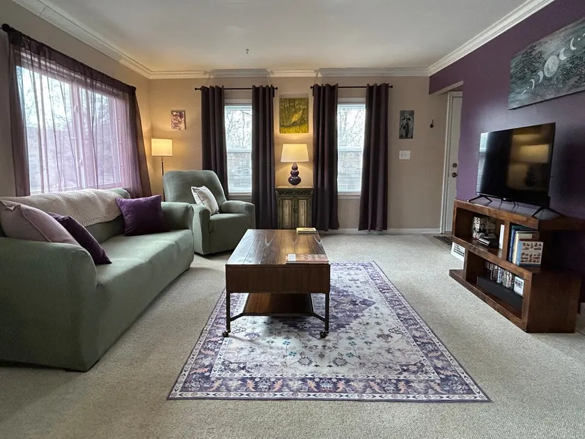 Cute Downtown Clawson 2BR - Image 1